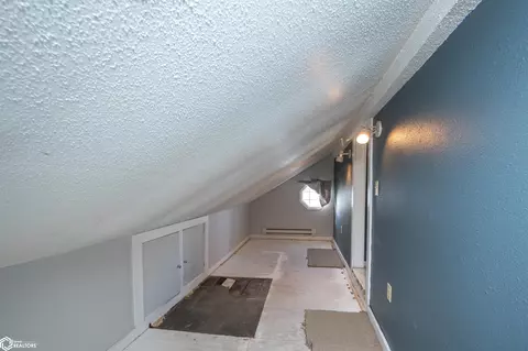 Entry Way - 606 E 11th St, Vinton, IA 52349 photo 1 of 2
