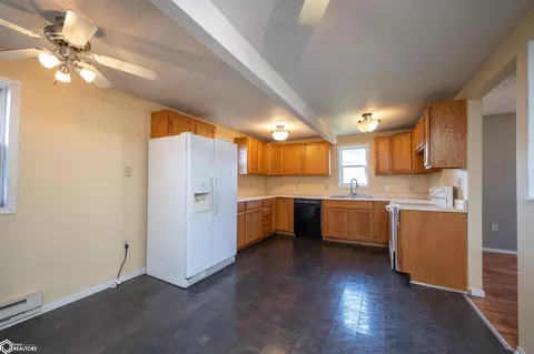 Kitchen - 606 E 11th St, Vinton, IA 52349 photo 1 of 3