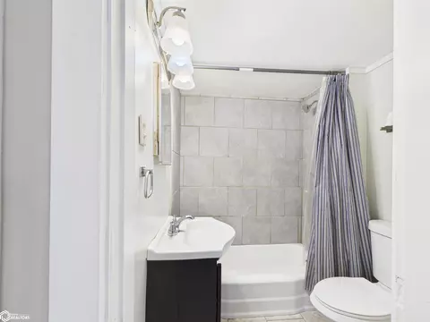 Bath - 1310 Laurel, Hamilton, IL 62341 photo 2 of 2