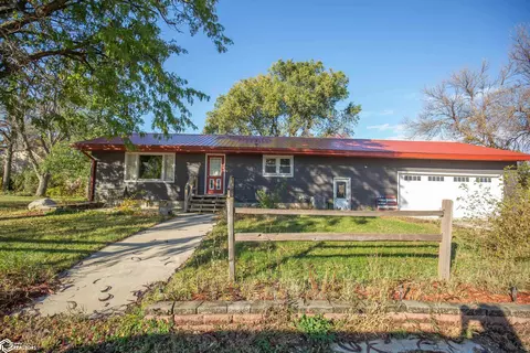 305 2nd Ave SE, West Bend, IA 50597