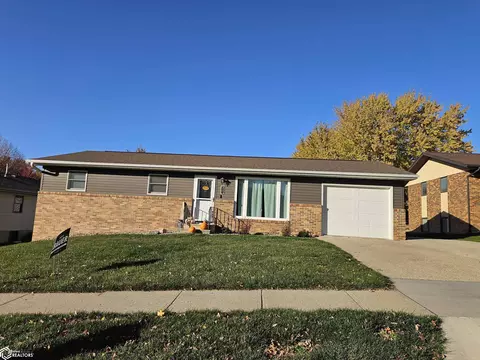 641 Alta Vista Dr, Carroll, IA 51401