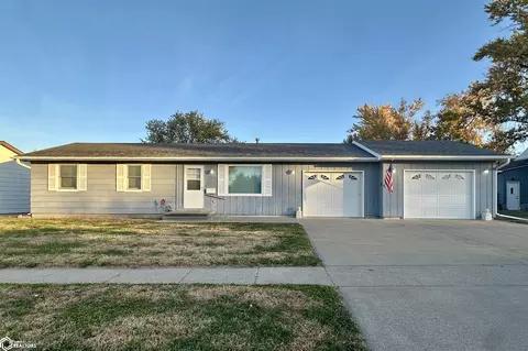 1223 Roland Ave, Chariton, IA 50049