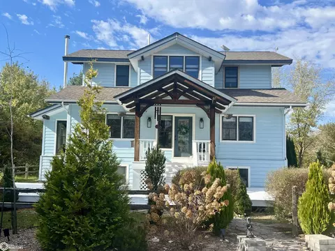 2279 Rolling Meadows Rd, Fairfield, IA 52556