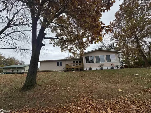 40 W 5th St, Dallas City, IL 62330