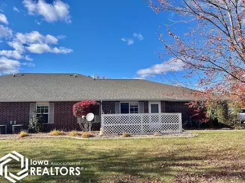 1806 E Maple Grove Ln, Mount Pleasant, IA 52641