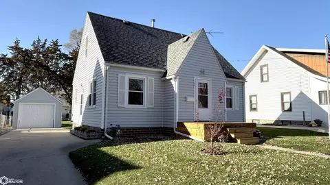 102 S Indiana Ave, Mason City, IA 50401