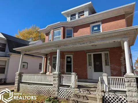 1105 N 8th St, Burlington, IA 52601