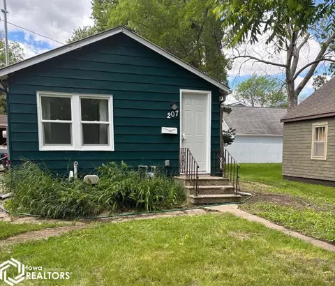 207 S 10th St, Clear Lake, IA 50428