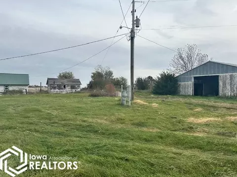 12051 Quail Ave, Mason City, IA 50401