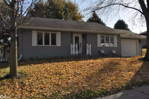 1546 Olive St, Carroll, IA 51401