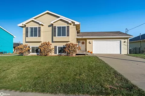 217 NE Allison Ave, Elkhart, IA 50073