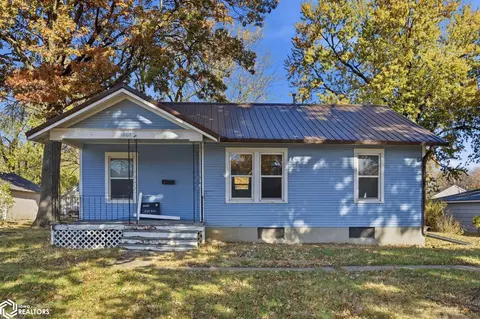 1007 W Stone Ave, Fairfield, IA 52556