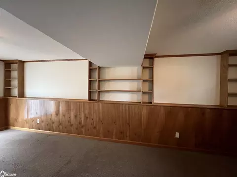 Living - 235 Jamar Ct, Hamilton, IL 62341 photo 8 of 9