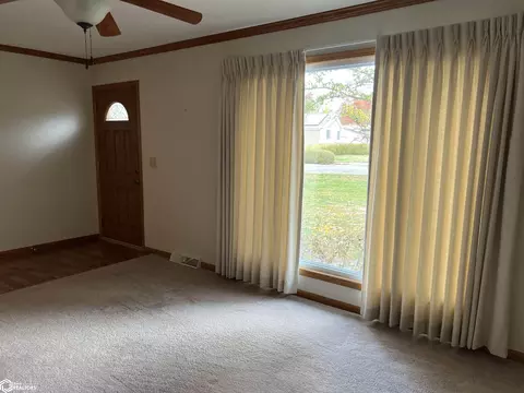 Living - 235 Jamar Ct, Hamilton, IL 62341 photo 2 of 9