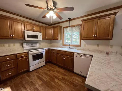 Kitchen - 235 Jamar Ct, Hamilton, IL 62341 photo 6 of 8