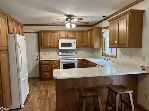Kitchen - 235 Jamar Ct, Hamilton, IL 62341 photo 5 of 8