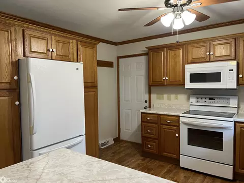 Kitchen - 235 Jamar Ct, Hamilton, IL 62341 photo 4 of 8