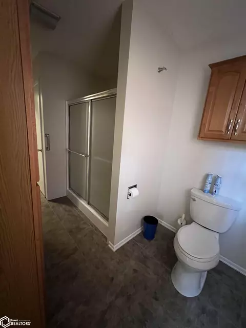 Bath - 235 Jamar Ct, Hamilton, IL 62341 photo 5 of 6