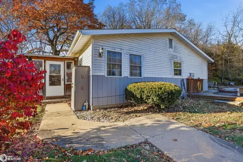 9435 118th St, Burlington, IA 52601