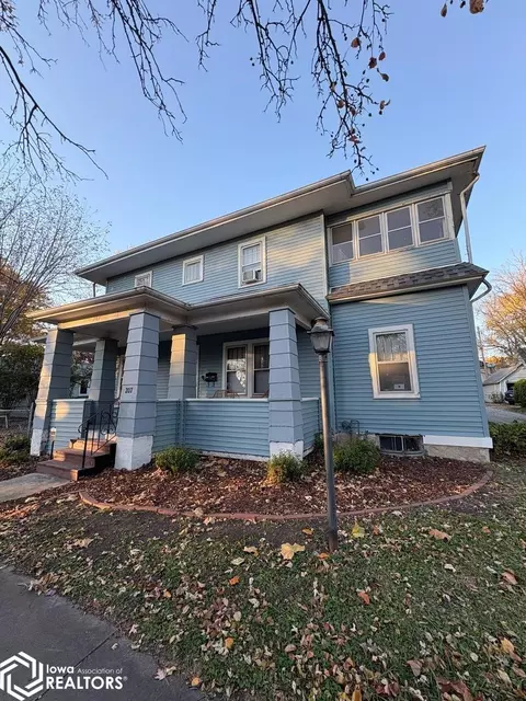 207 W Jefferson Ave, Fairfield, IA 52556