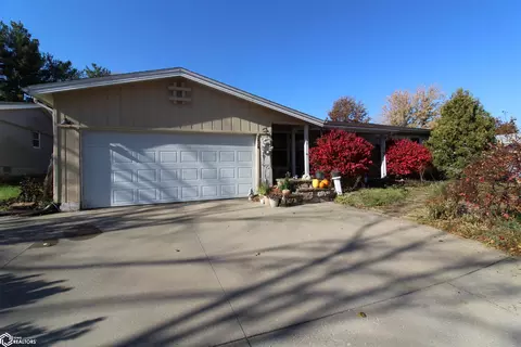 2020 Logan Dr, Keokuk, IA 52632