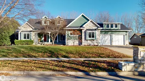 10 Deer Creek Ct, Mason City, IA 50401