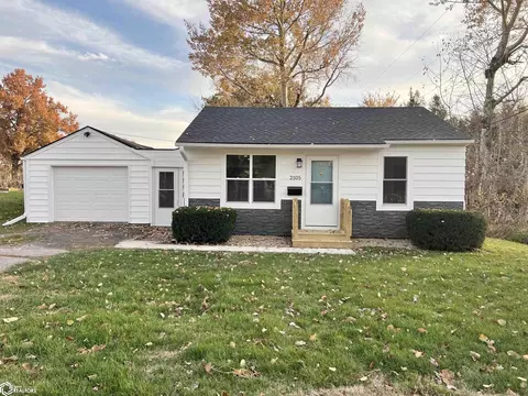 2105 S 5th Ave E, Newton, IA 50208