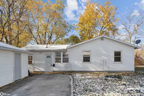 506 5th Ave SW, State Center, IA 50247