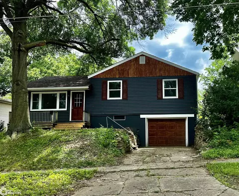 606 N 3rd St, Oskaloosa, IA 52577