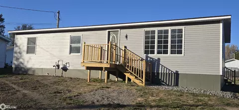 141 E 17th Ave, Albia, IA 52531