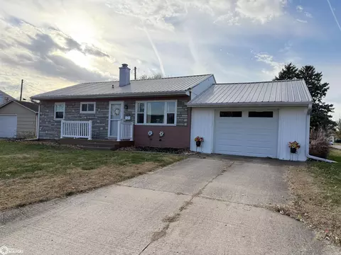 417 E Longmeadow Dr, West Burlington, IA 52655
