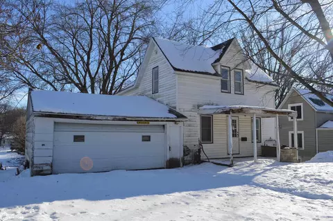 725 N 10th St, Forest City, IA 50436