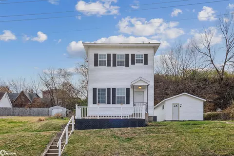 713 Market St, Burlington, IA 52601