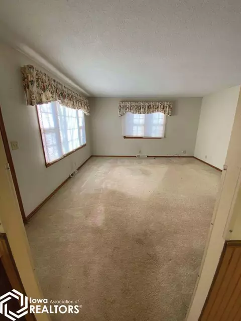 Living - 13384 300th Ave, Comfrey, MN 56019 photo 1 of 1