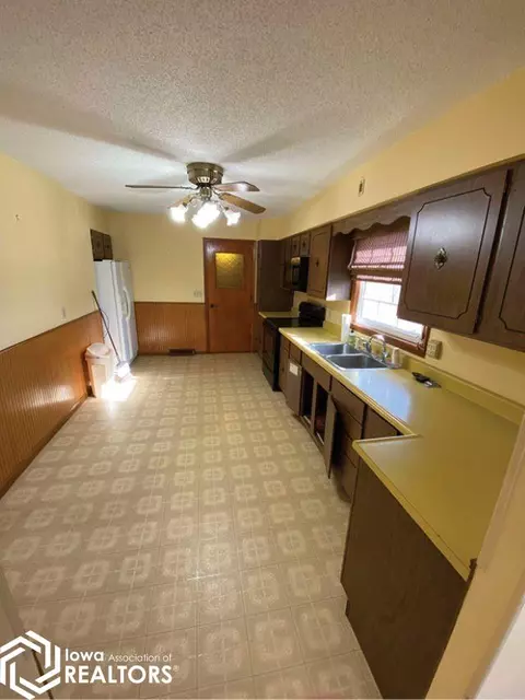 Kitchen - 13384 300th Ave, Comfrey, MN 56019 photo 1 of 1