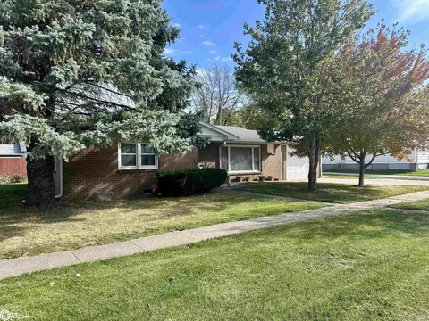 520 N 8th St, Chariton, IA 50049