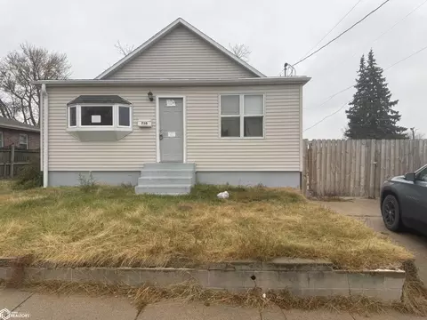 710 N 35th St, Council Bluffs, IA 51501