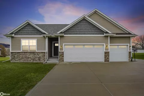 303 5th St SE, State Center, IA 50247