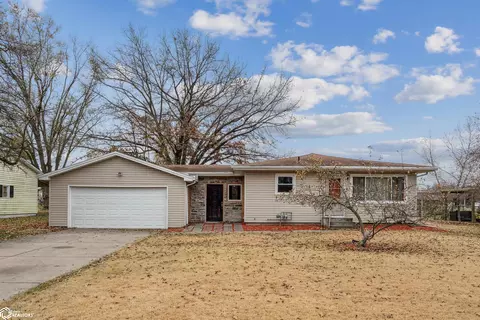 1613 Acres St, Burlington, IA 52601