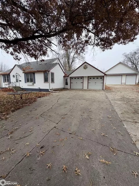 1010 N 2nd Ave, Iowa Falls, IA 50126