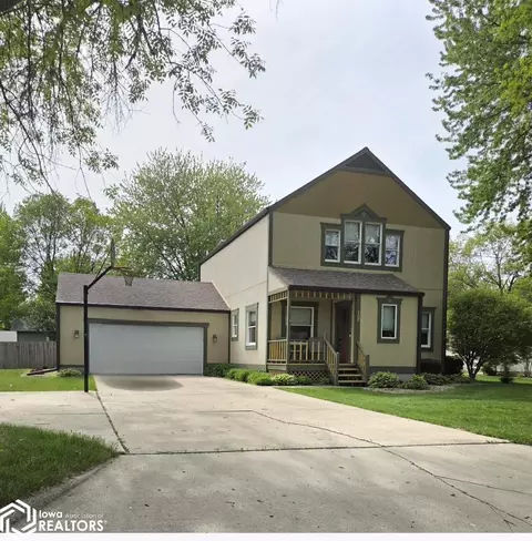 107 34th St W, Clear Lake, IA 50428