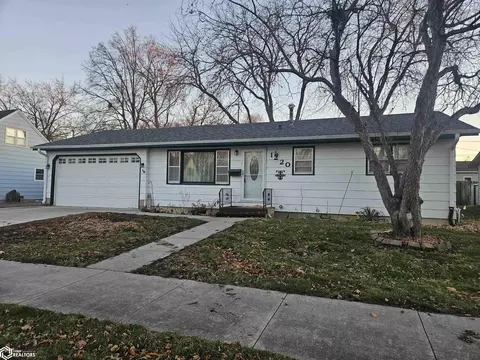 1220 Meadow Ln, Webster City, IA 50595