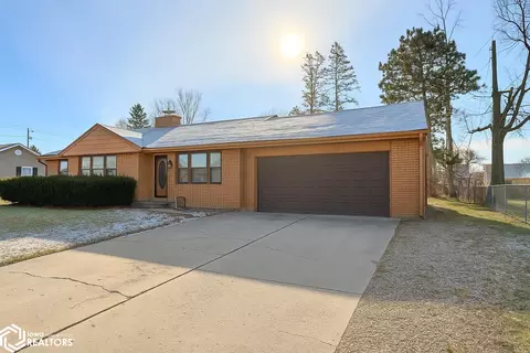 943 6th St SE, Mason City, IA 50401