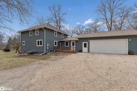 4466 Park Ave, Clear Lake, IA 50428
