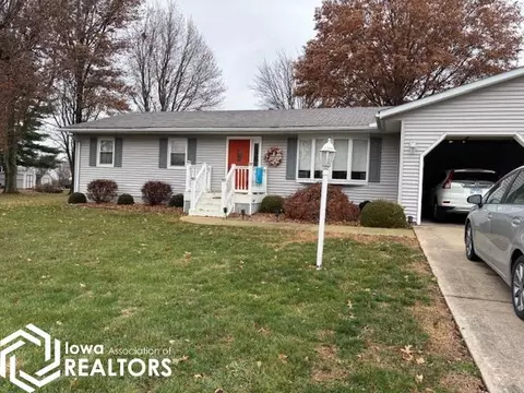 702 W Maple St, Stronghurst, IL 61480