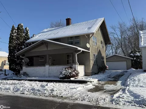 708 S 7th St, Oskaloosa, IA 52577