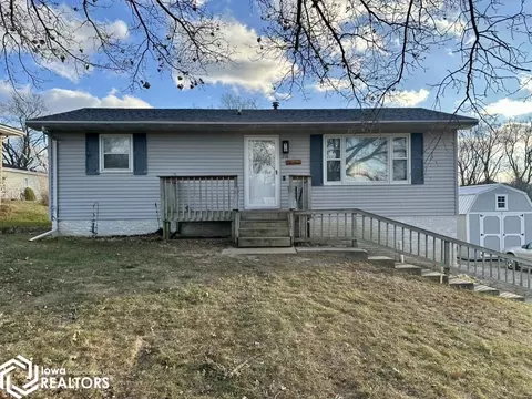 216 E Woodlawn Ave, Chariton, IA 50049