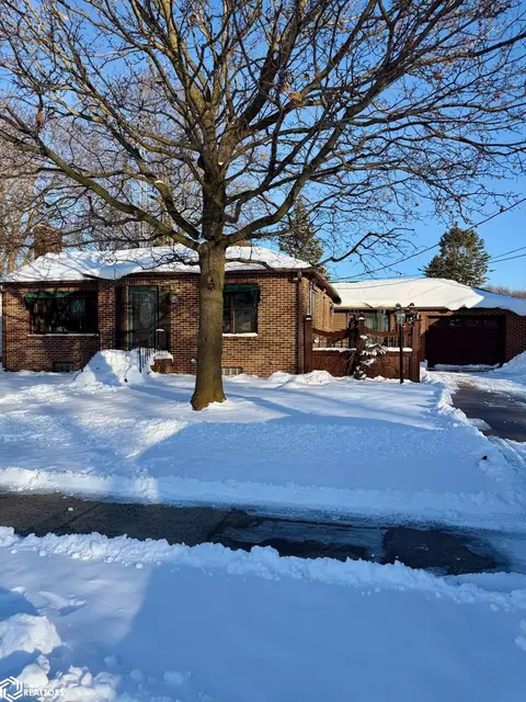 519 6th St, Clarion, IA 50525