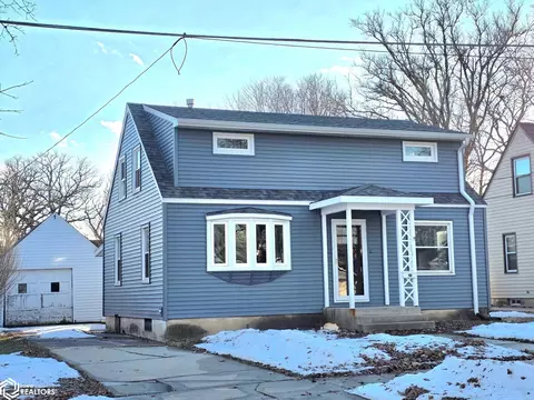 635 10th St NE, Mason City, IA 50401