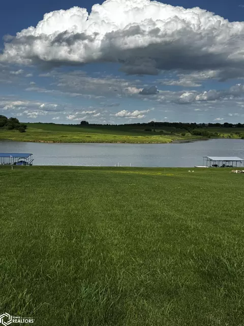 2156 W Vintners Dr, Osceola, IA 50213